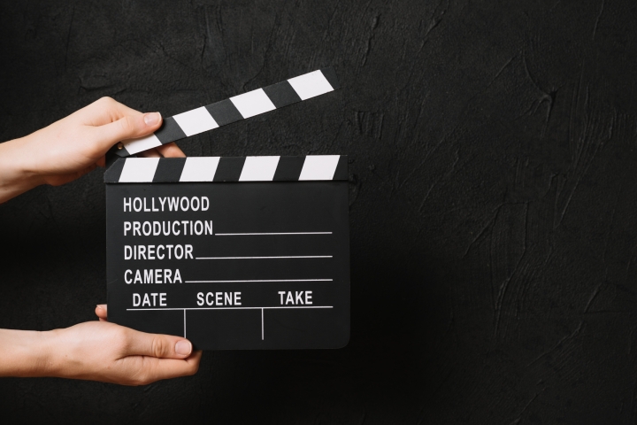 /media/crop-hands-clapping-blank-clapperboard.jpg